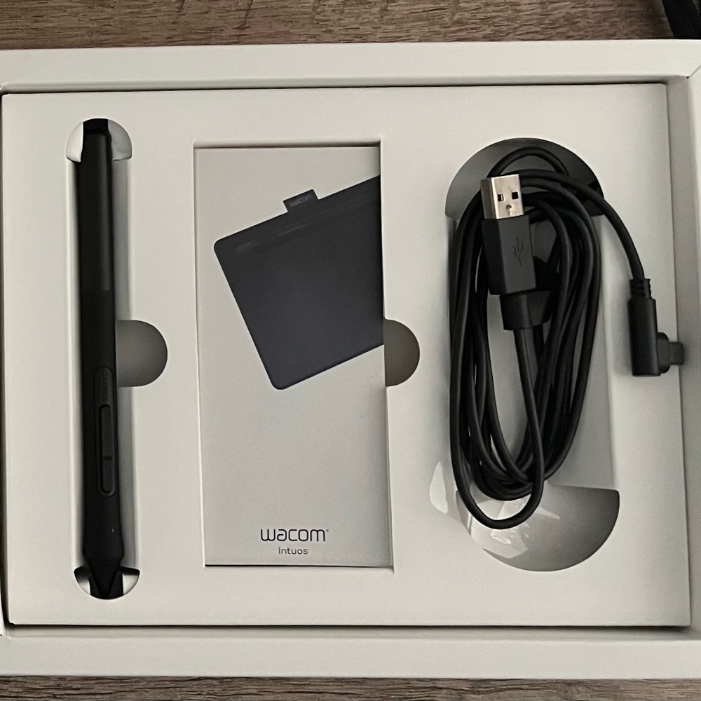 Wacom Intuos Tablet - Picture 3 of 3